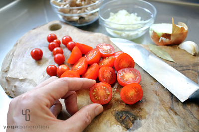 ミニトマトを半分にカットする