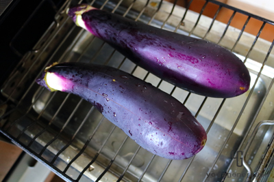 グリルする前のナス2本