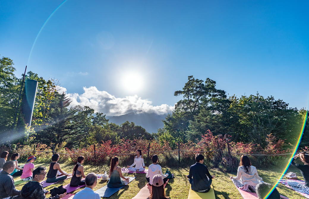 松本莉緒さんによる野尻湖ホテルエルボスコでの朝ヨガ