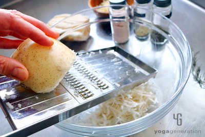 レンコンをスライスしているところ