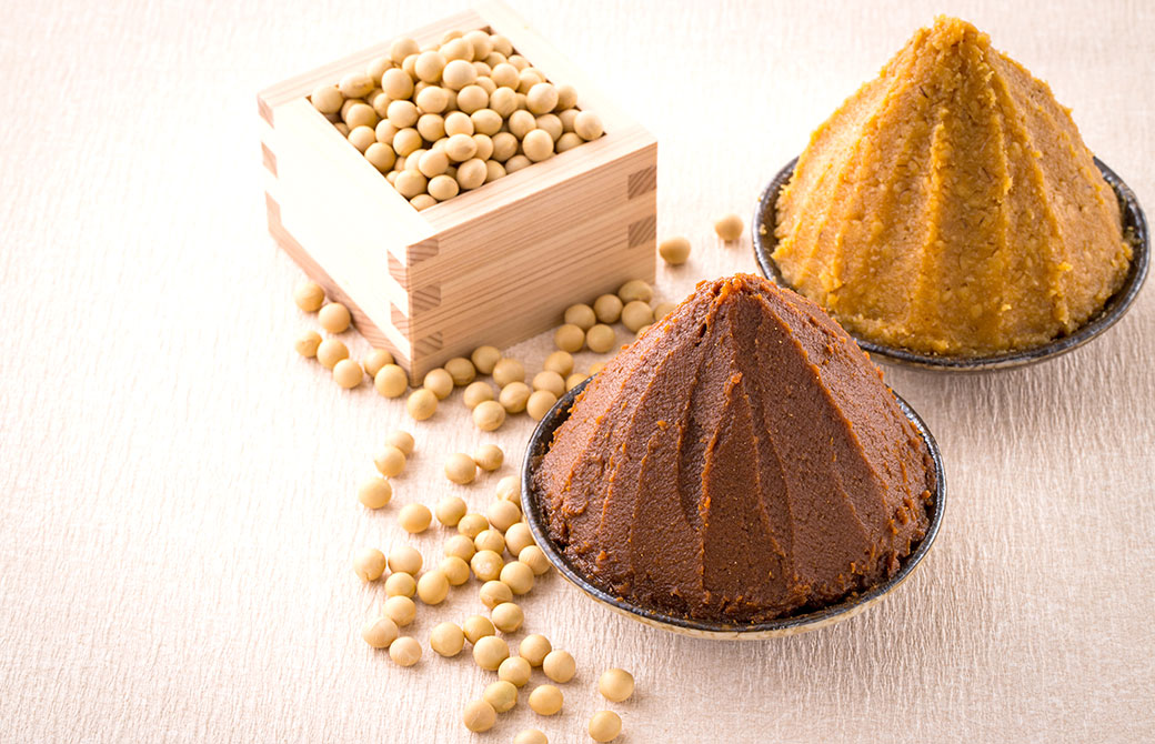 大豆と味噌の日本の発酵食品の写真