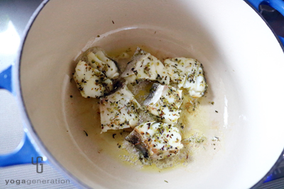 タラをオイルでこんがり焼く