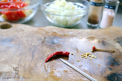 唐辛子から種を取り除く