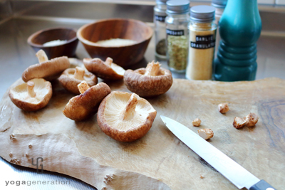 シイタケの石づきのみ切り落とす