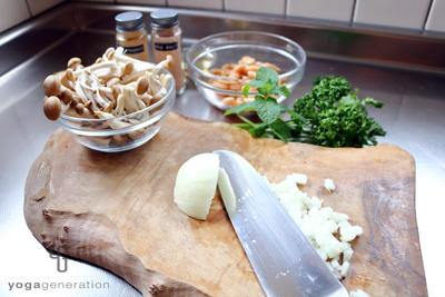 材料をカットする