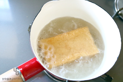 厚揚げを油抜きする