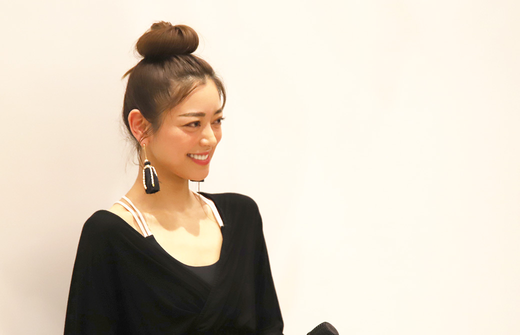 スタジオオープンのご挨拶をする松本莉緒さん