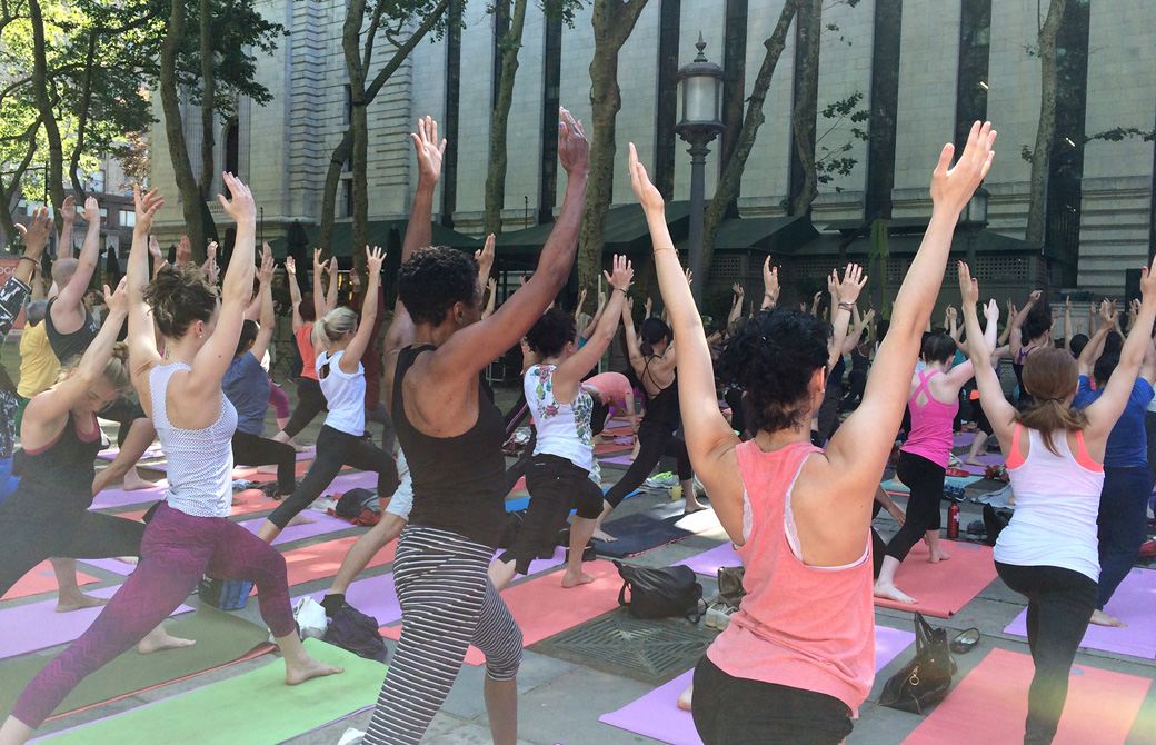 Mahokoがニューヨークのブライアントパークヨガに参加した時の様子