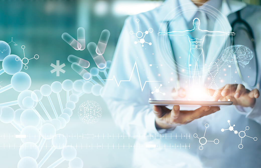 お医者さんが持っているタブレットから医学に関する絵が出てきている画像