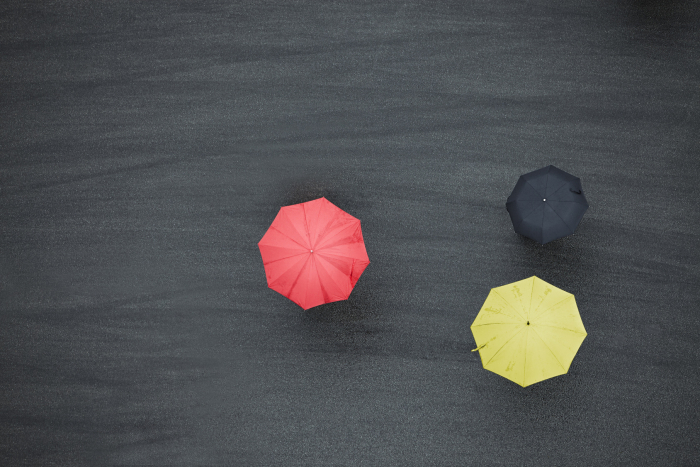 赤・黒・黄の傘