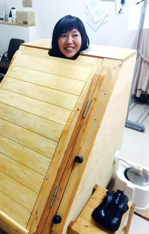 サウナに入るヨガジェネスタッフ