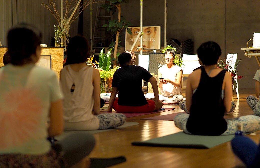 渋木さやか先生のヨガクラスの様子