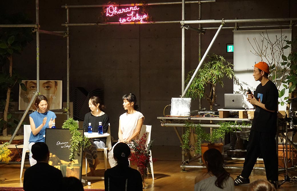 渋木さやか先生、山口つぐみ先生、ジュリエのデザイナー吉岡しおりさんの3人が並んでお話している