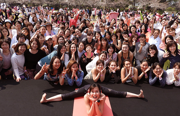 SAKURA YOGAでの集合写真の様子