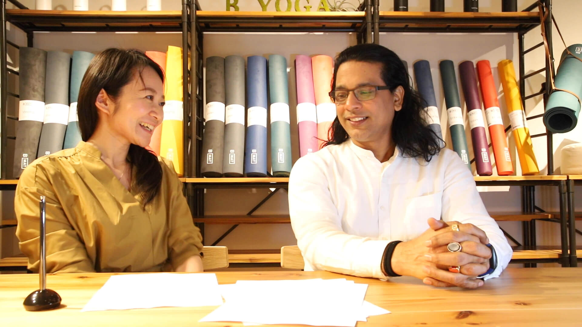 ヨガでお金を稼ぐということが悪いこと?グルジ先生に直撃!