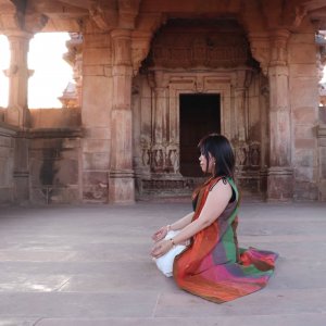 永井 由香 ヨガ哲学・インド古典音楽家