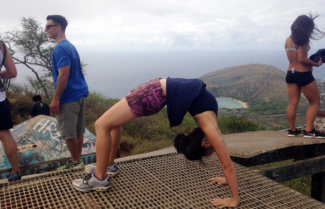 mahokoのブログ mahokoのブログ ウルドゥバ・ダニュラーサナをココヘッドの頂上でとる本人