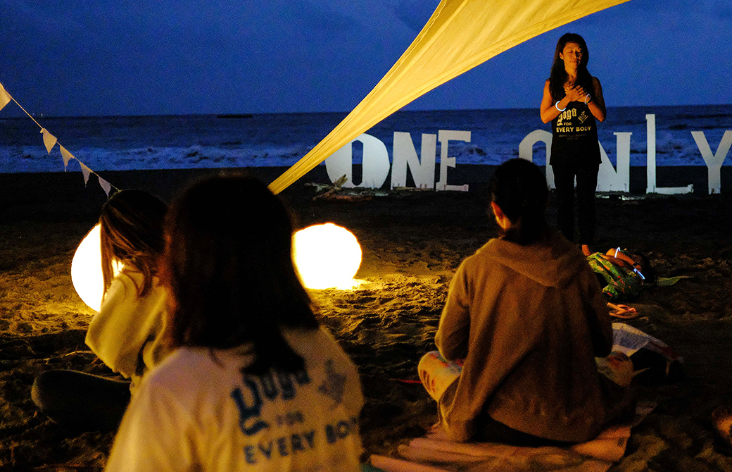 YOGA×DJ。Maiko先生のヨガとDJmiyaさんの音楽がそれぞれに高め合い唯一無二の場所になる。