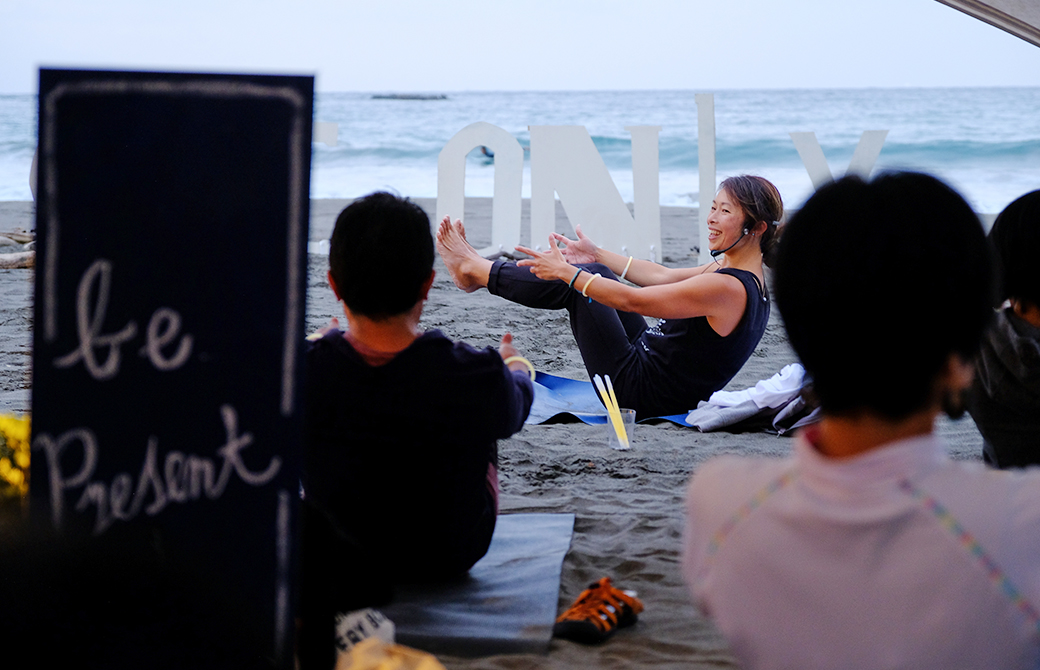 主催者であるMAIKOさんとmiyaさんによるヨガパーティ