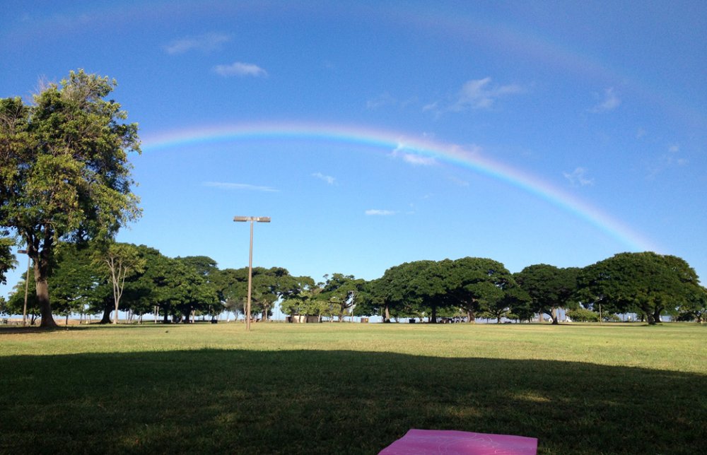mahokoのブログ アラモアナビーチパークでヨガマットとダブルレインボー