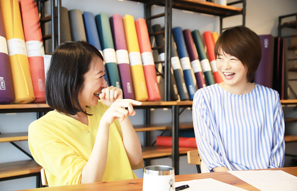 司会のスキルアップのコツを淳子先生に尋ねる編集長kaya