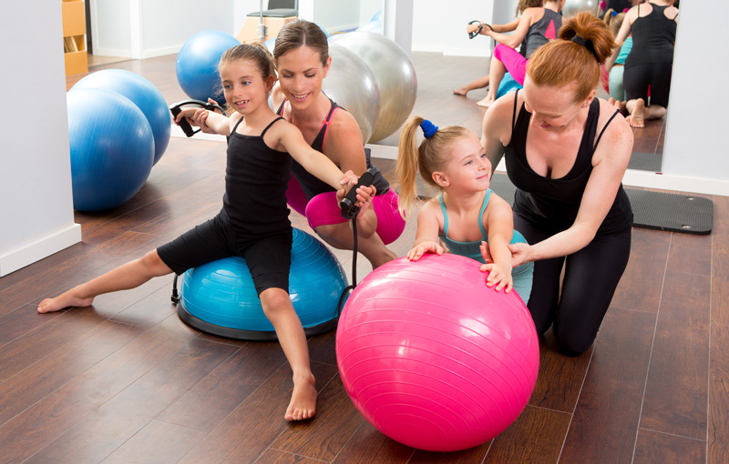 キッズヨガクラス風景