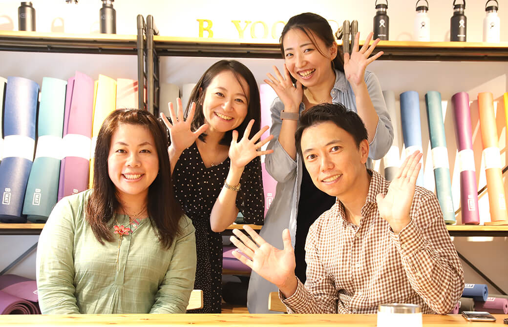 ヨガ哲学者永井由佳さんとヨガジェネ代表酒造博明、ヨガジェネ編集長kaya(栢原陽子)と秘書こま