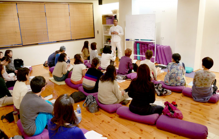 ヨガ哲学指導者養成講座講座風景