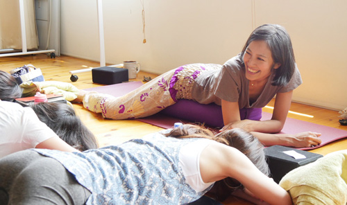 サントーシマ香先生ムーンサイクルヨガ講座風景