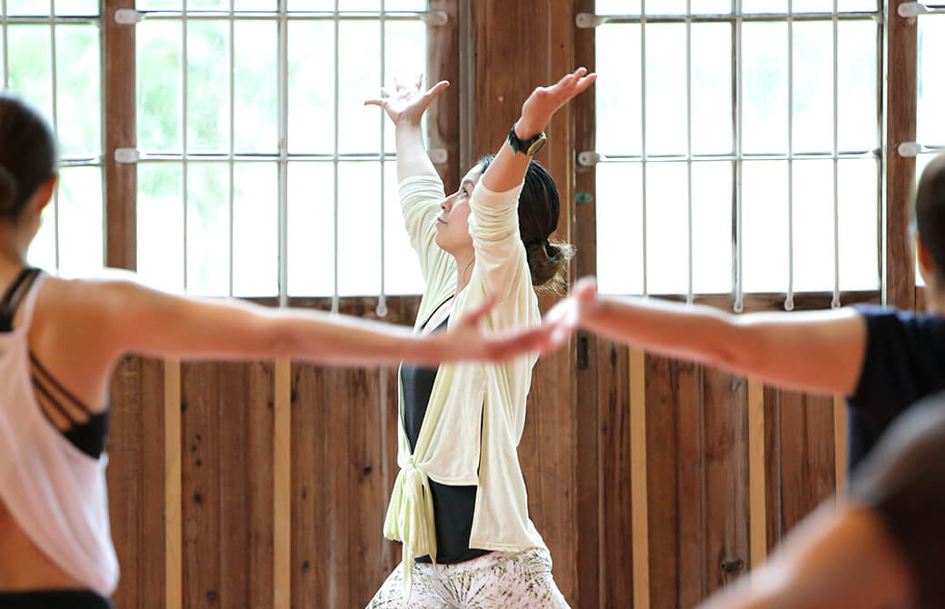 ヨガインストラクター田村佳世さんのクラス風景