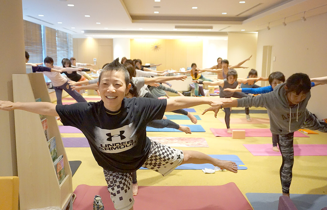 高尾美穂先生の骨盤底筋トレーニングヨガの講座風景