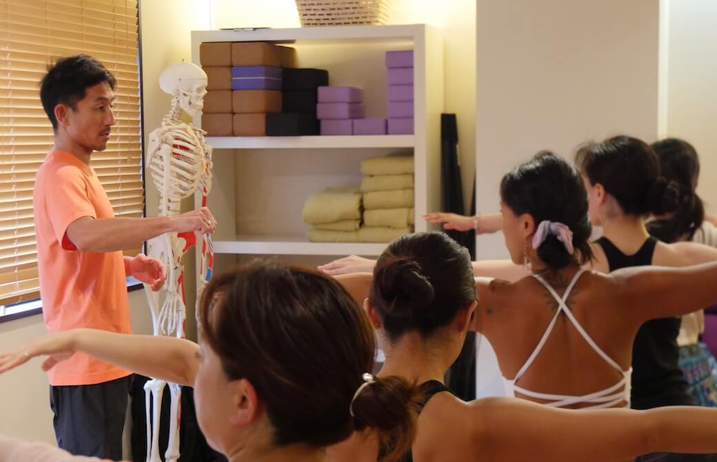 山本俊朗先生のヨガクラスは楽しい。