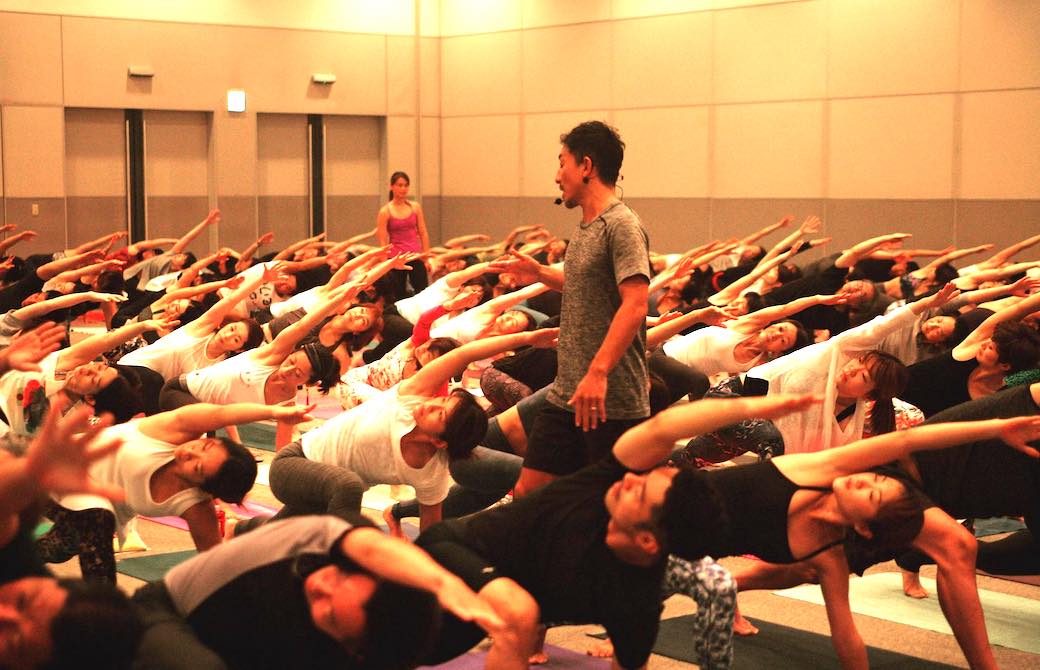 ヨガフェスタでは200人の満員を記録するほどの人気講師山本俊朗先生