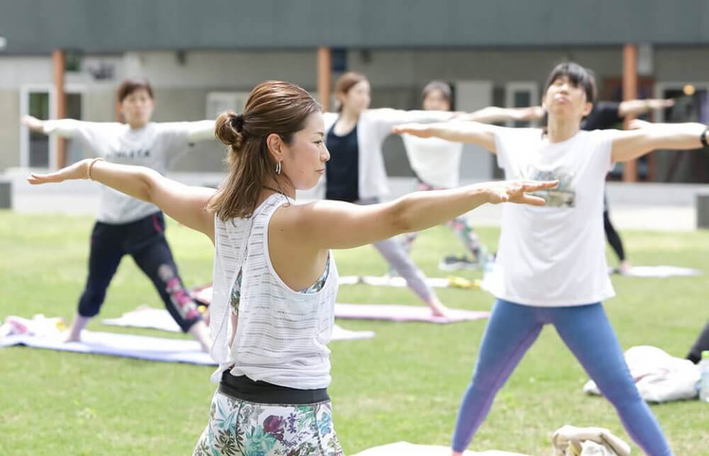 地方ヨガ生徒あるある？車移動での“脚力低下”に対応するクラスの作り方