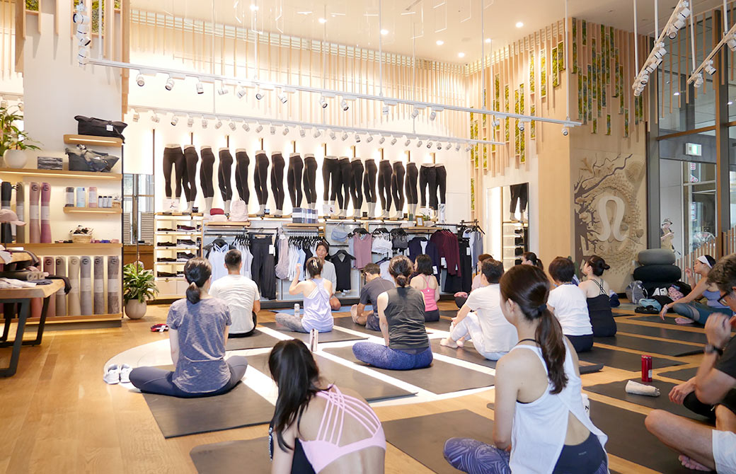 ルルレモンの無料ヨガイベントのクラス風景