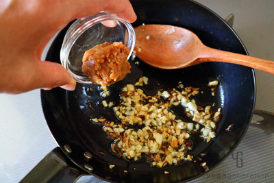 スパイスをテンパリングする