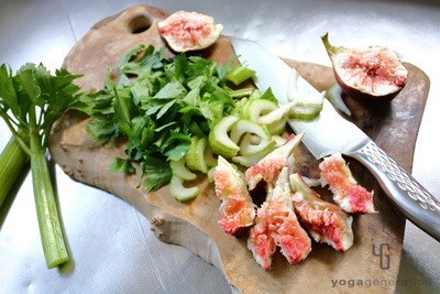 イチジクやセロリをカットする