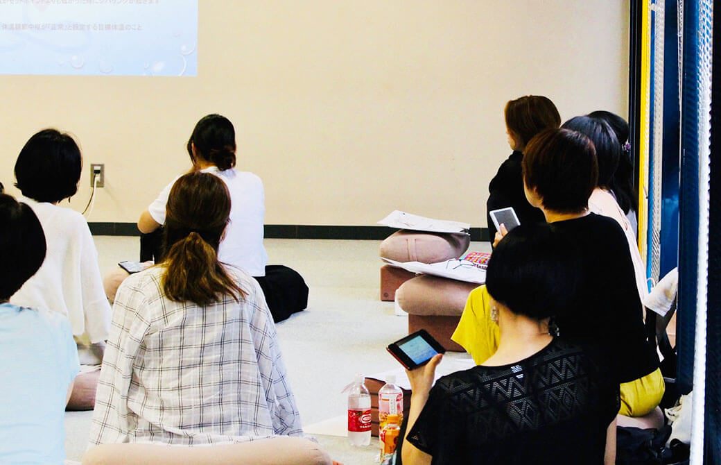 講座を熱心に聞いている参加者のみなさん