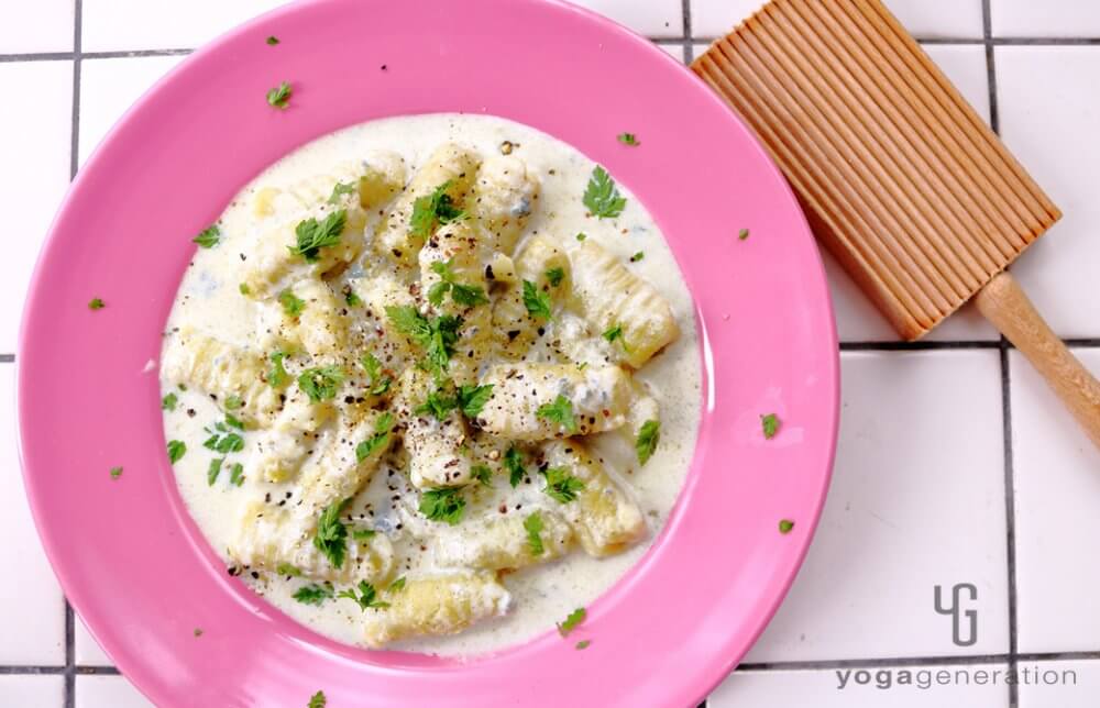 ガーリック・ゴルゴンゾーラソースで、モチモチさつまいもニョッキ