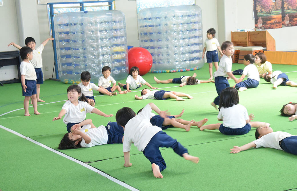 子供達が自由に遊んでいるところ