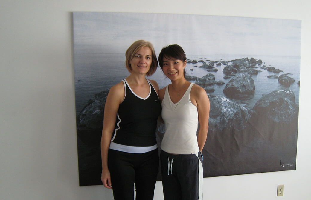 植村智子さんがカナダ留学中に、先生と撮影した一枚