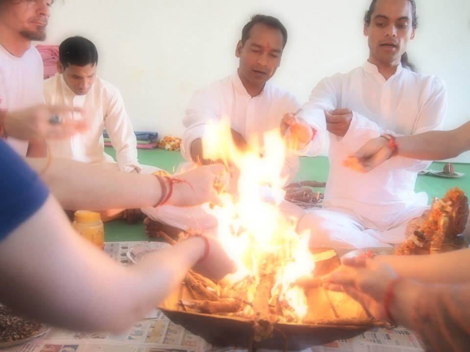 インドで出会うヨガの先生は、ヨガがアーサナではないということを知っている