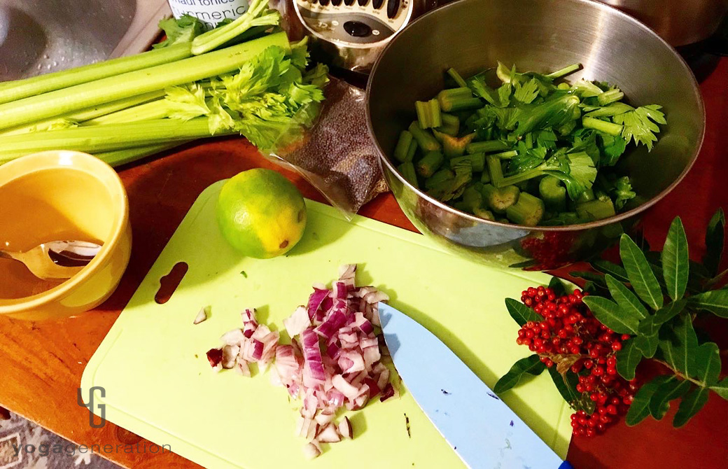 セロリなどで漬けたピクルス