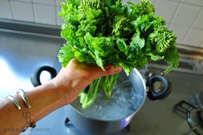 菜の花を茹でる