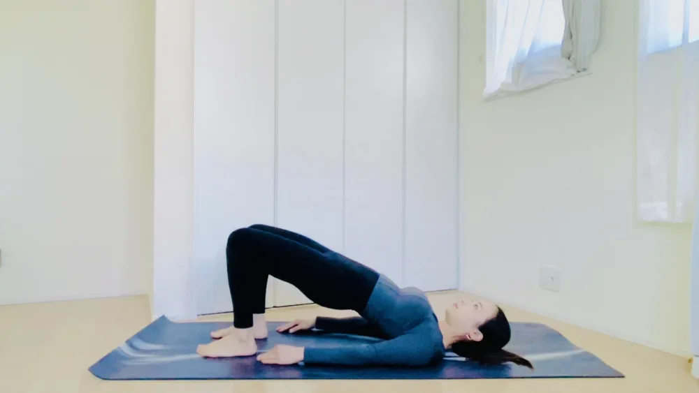 橋のポーズ(セツバンダーサナ)