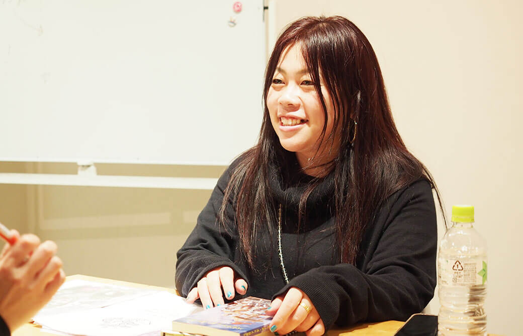 編集やっこのインタビューに応じる永井由香さん