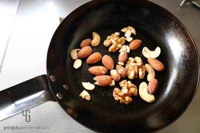 ナッツを炒る
