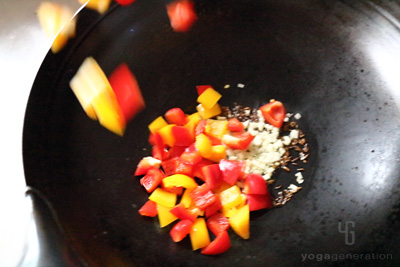 パプリカを炒める