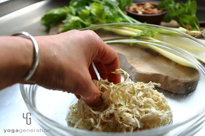切り干し大根をお湯で戻す