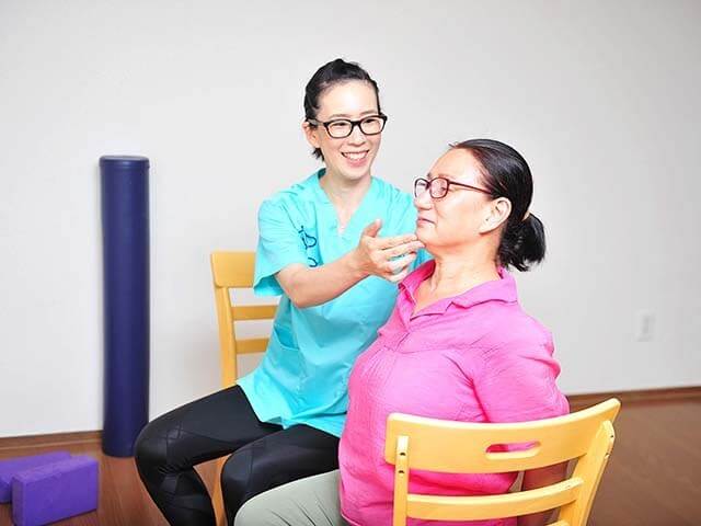 中野陽子先生が指導する様子